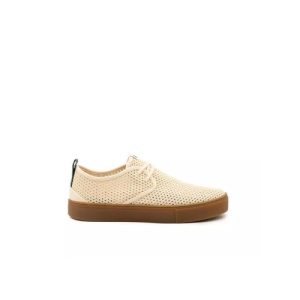 Footwear 32